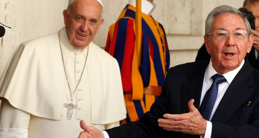 Papa Francisco asegura que tiene una buena relación humana con Raúl Castro pero crítica a quienes lo llaman comunista