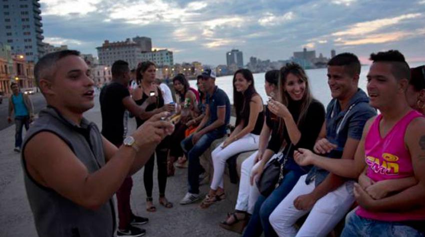 Escalada de casos de VIH y de embarazos adolescentes en Cuba, por la escasez de condones
