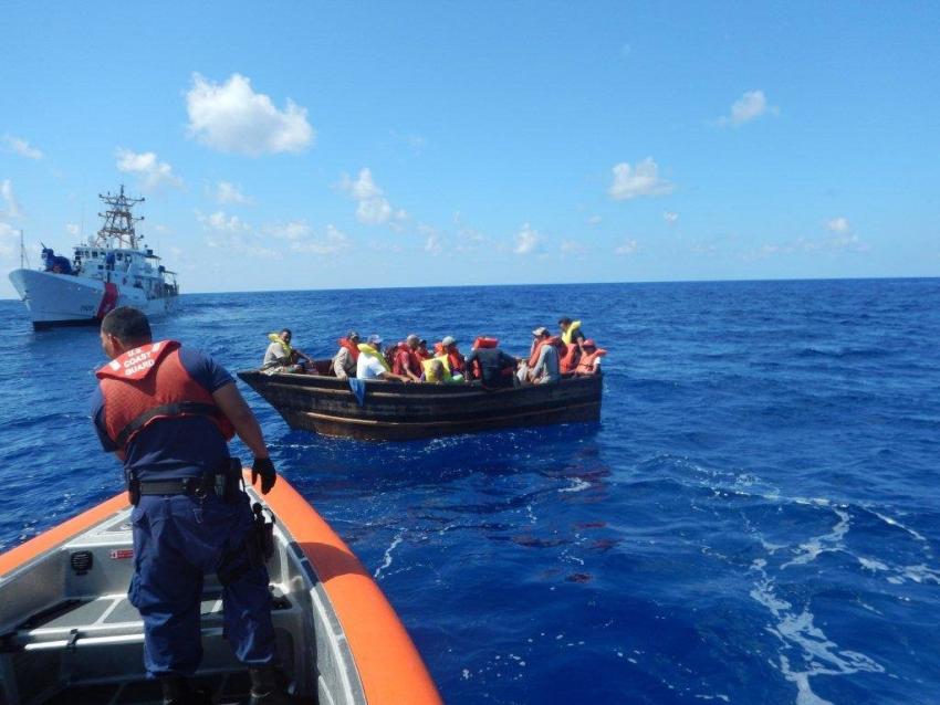 Guardia Costera de Estados Unidos repatría a 33 cubanos
