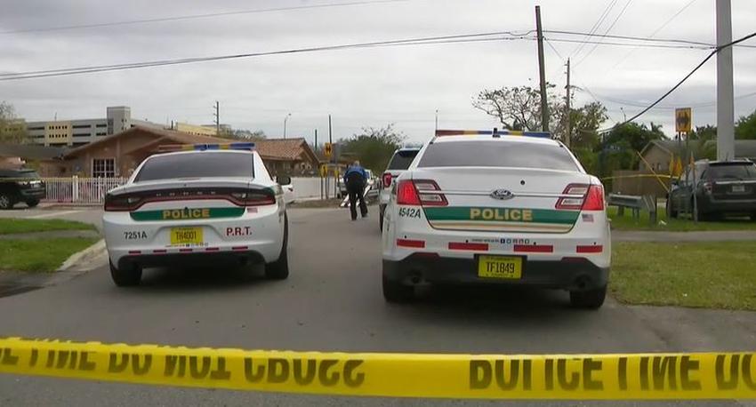 Investigan dos personas muertas dentro de un vehículo en Miami
