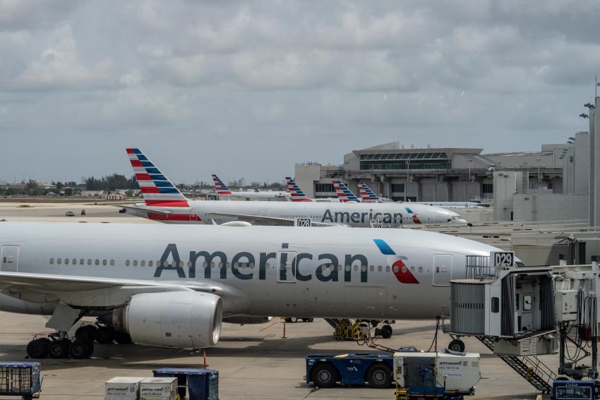 Avión de American Airlines realiza aterrizaje de emergencia después de que un pasajero agrediera a una auxiliar de vuelo