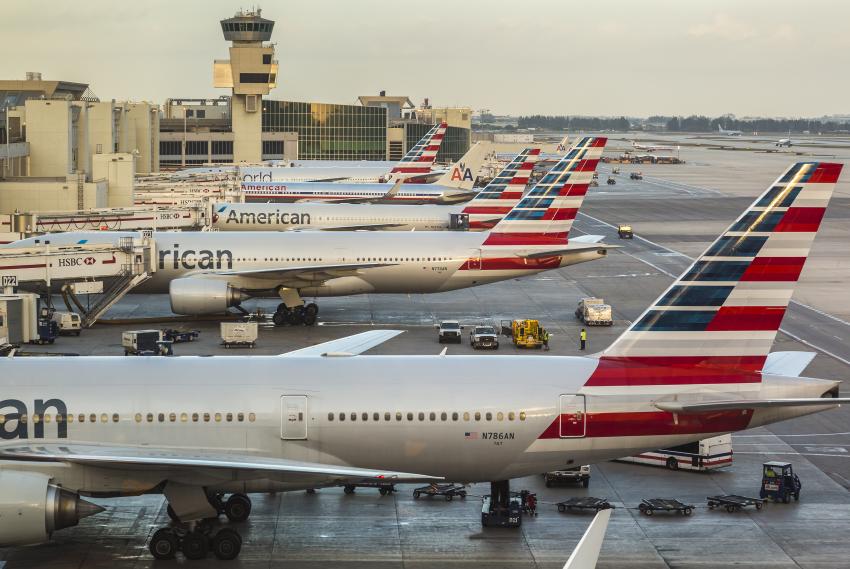 American Airlines no servirá alcohol en vuelos hasta 2022