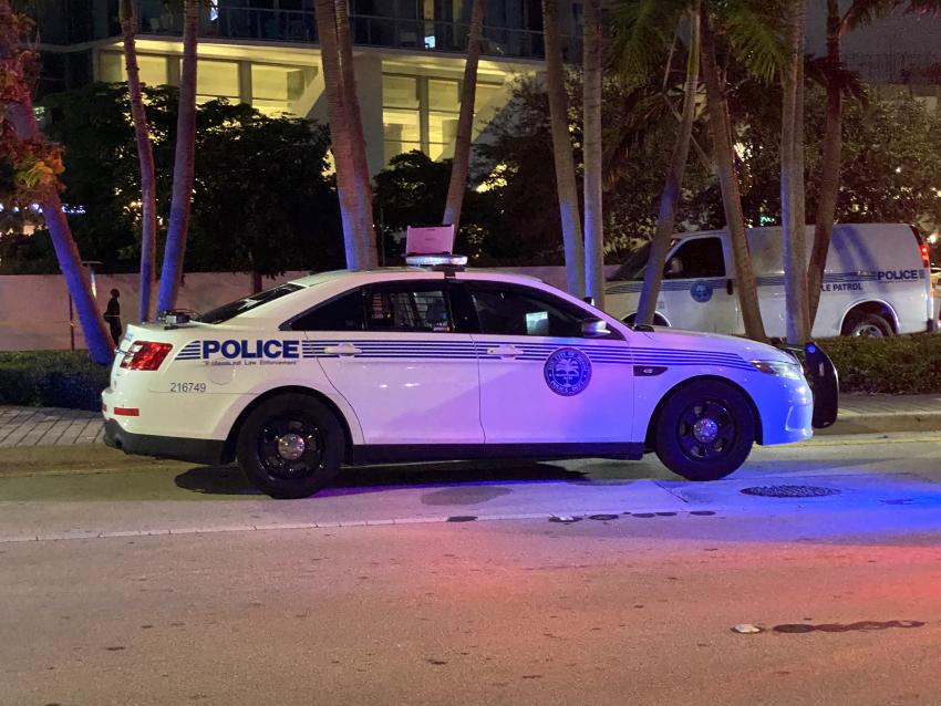 Policía busca a ladrón que robó gasolinera en Miami