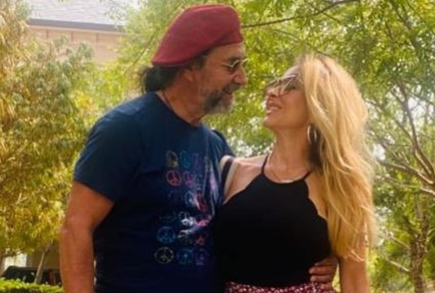 Marco Antonio Solís comparte en redes sociales hermosas palabras a su esposa con motivo de sus 28 años de matrimonio con la cubana Cristy Salas