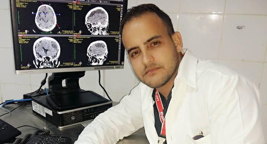 El médico cubano Alexander Pupo recién llegado a Estados Unidos por la frontera, está estudiando para revalidar su título: “Medicina voy a por ti”