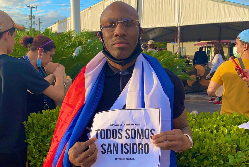 Boxeador cubano Yordenis Ugás, cuestiona a sus coterráneos en Estados Unidos, que mantienen la callada por respuesta ante las injusticias del régimen cubano
