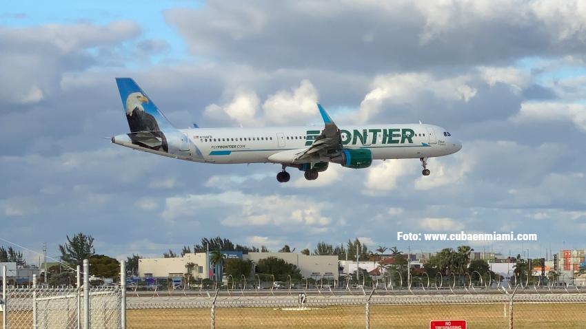 Avión de aerolínea Frontier Airlines rumbo a Florida realiza aterrizaje de emergencia
