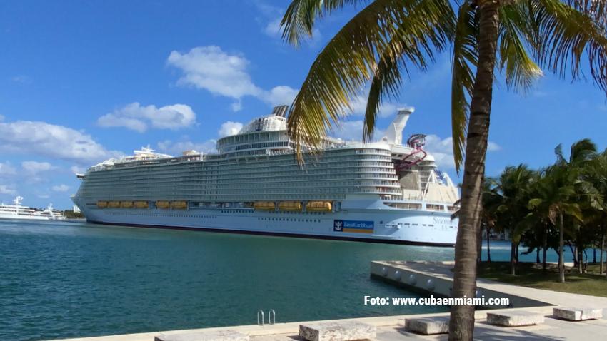Crucero de Royal Caribbean llega al puerto de Miami con 48 pasajeros positivos