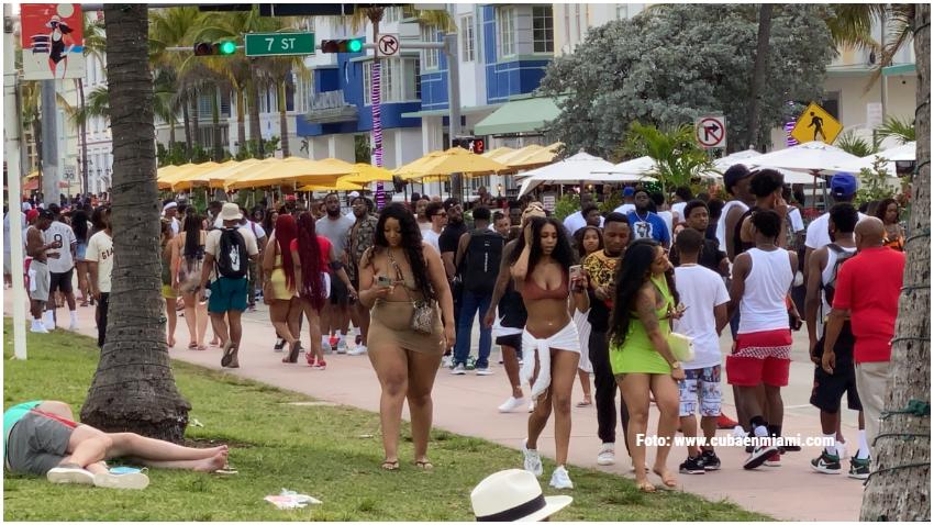 Votantes en Miami Beach aprueban suspender la venta de alcohol a las 2:00 AM