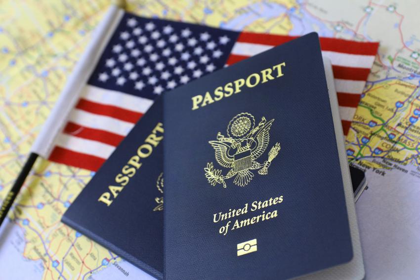 Gobierno de Estados Unidos emite su primer pasaporte con identificación de género "X"