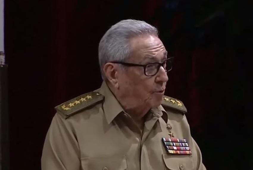 Raúl Castro califica de "egoístas" a los cubanos que quieren ejercer su profesión de manera privada