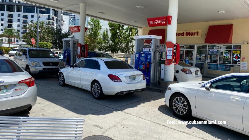 Por cinco semanas consecutivas baja el precio de la gasolina en Florida