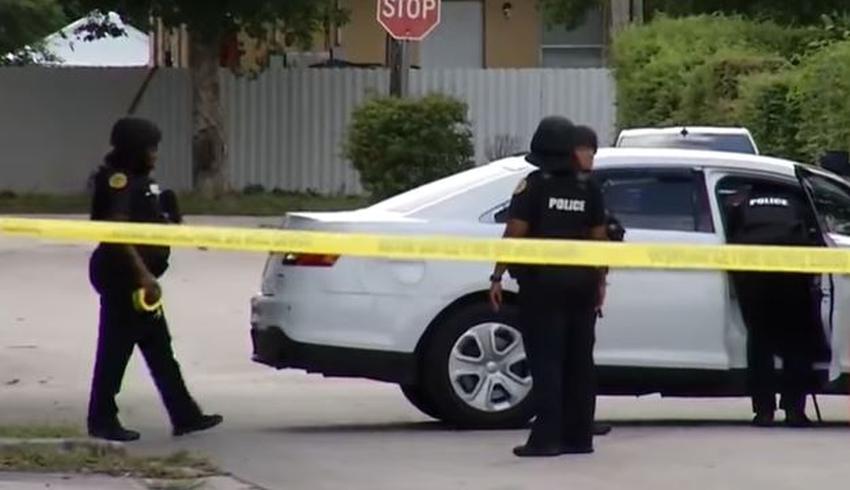 Un carro se vuelca después de chocar con una patrulla en Miami; tres resultan heridos