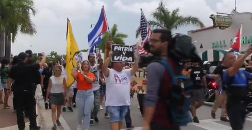 Cientos marcharon en Miami por la Calle Ocho en apoyo a una Cuba Libre