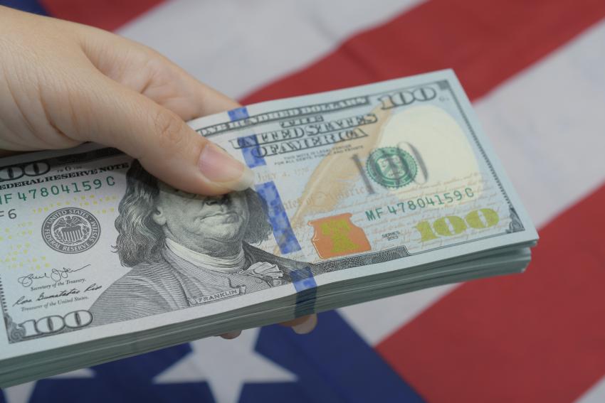 Gobierno de Cuba autoriza a una entidad financiera para tramite las remesas desde el exterior