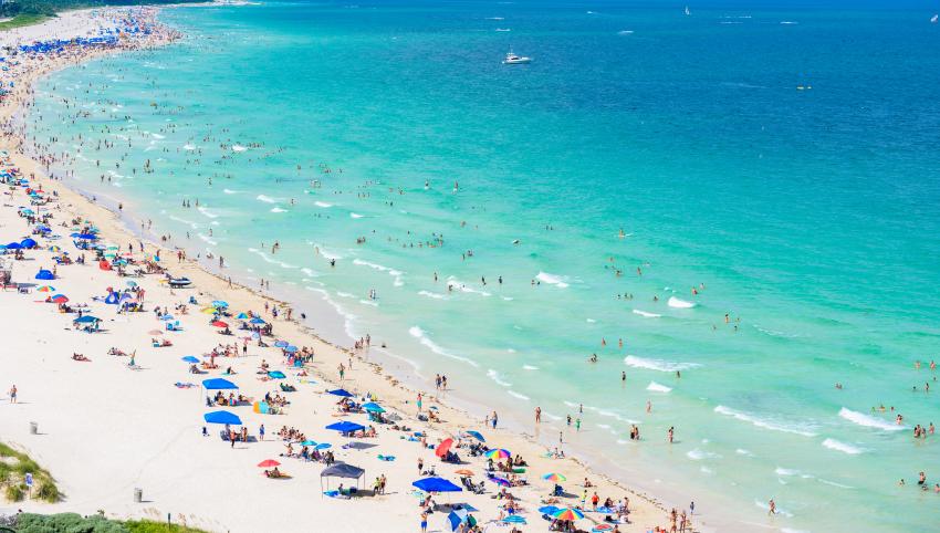 Autoridades eliminan orden de no nadar en tres playas de Miami Beach; se mantiene en una