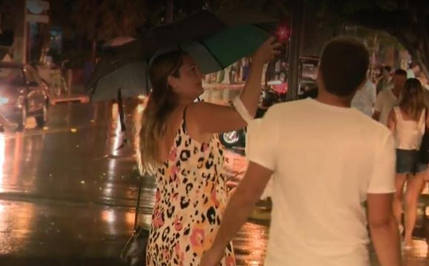 Residentes y turistas salen a disfrutar en los Cayos de la Florida a pesar de la lluvia que trae Fred