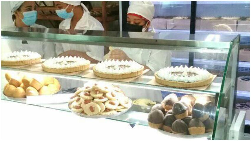Asustados por la reacción del pueblo inauguran en el barrio de San Isidro una dulcería-panadería
