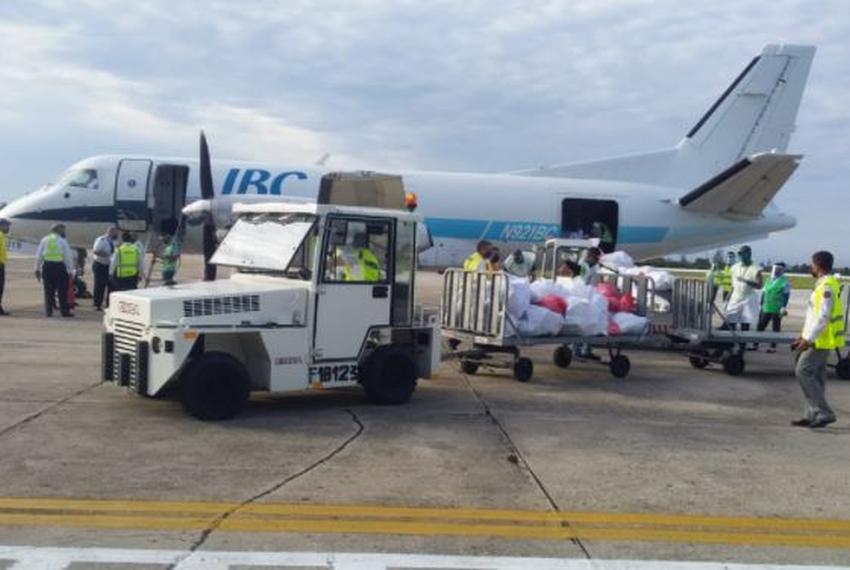 Llega a Cuba primer vuelo con ayuda humanitaria procedente de Miami