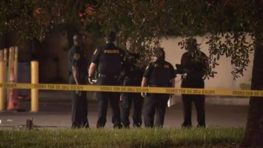 Un hombre muere baleado luego de tocar en la ventana de un carro en una intersección del sur de la Florida