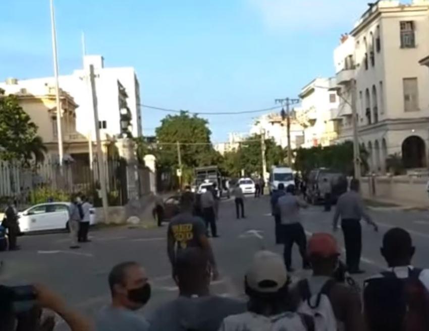 Arrestan a cubano que apuñaló a un policía en Cuba y lo tomó como rehén