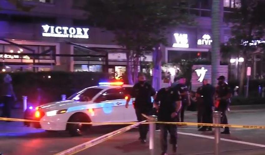 Policía investiga tiroteo que dejó dos mujeres heridas fuera de restaurante en el Midtown de Miami