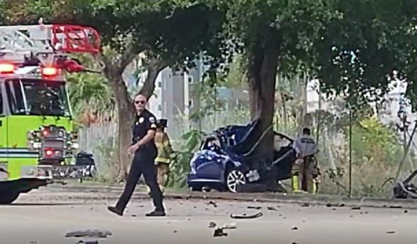 Joven de 25 años muere tras chocar su auto contra un árbol en centro comercial de Miami