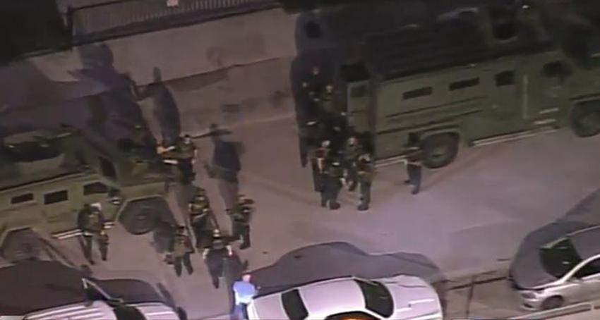 Abren fuego contra equipo SWAT que servía una orden de registro en el noroeste de Miami Dade