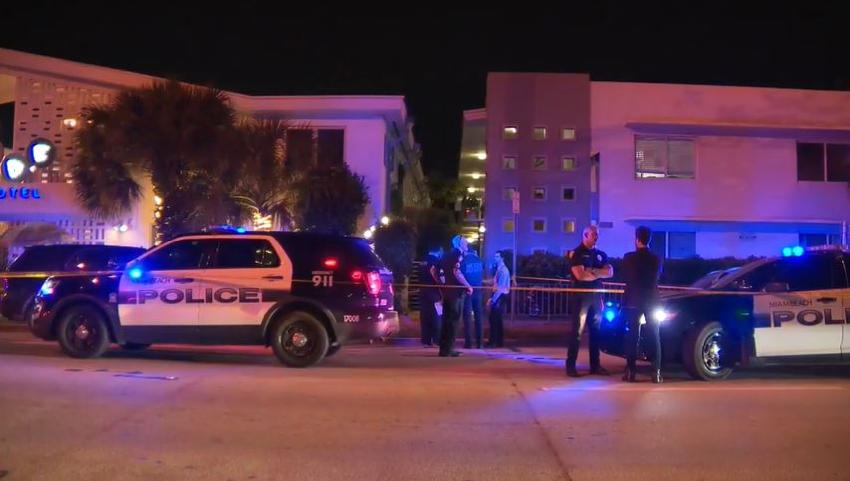 Un hombre y una mujer son apuñalados afuera de un condominio en Miami Beach