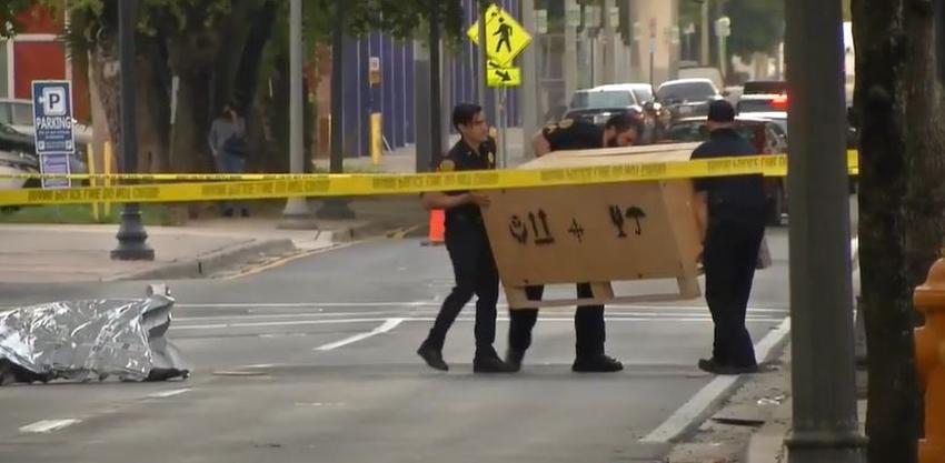 Otro paquete en la calle obliga a cerrar calles en Miami y a llamar al escuadrón antibombas