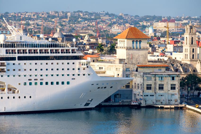 Línea de cruceros británica anuncia viajes a Cuba