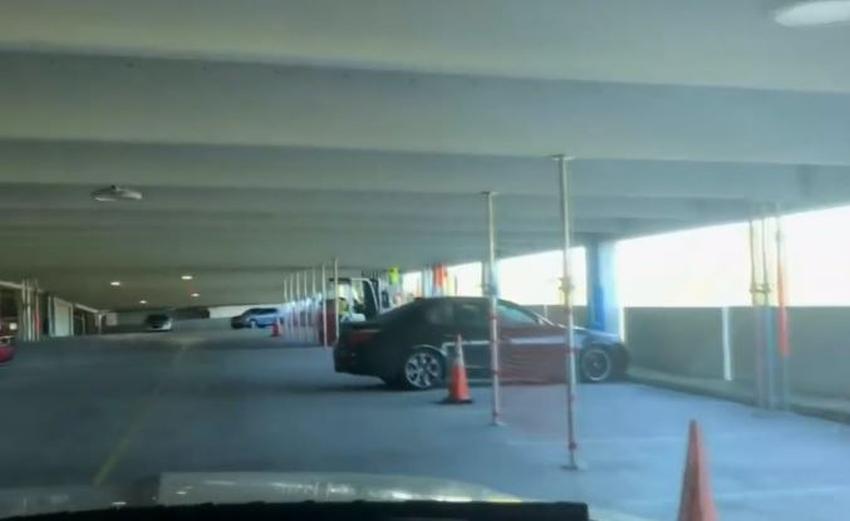 Vigas de soporte en el estacionamiento del Dadeland Mall en Miami causa preocupación en los clientes
