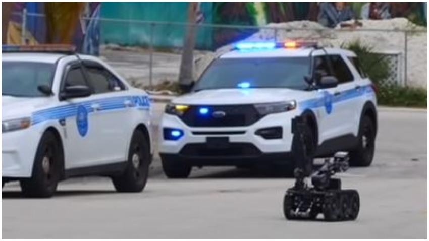 Policía y escuadrón antibombas responden a alerta cerca de la alcaldía de Miami