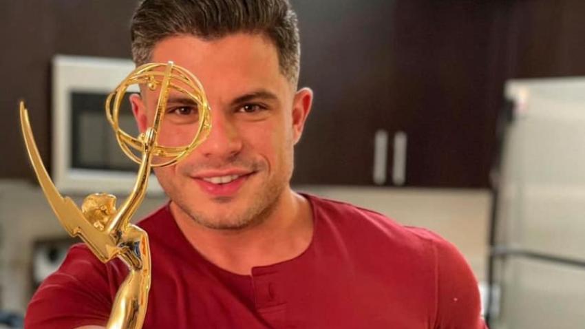 Periodista cubano Yusnaby gana un premio Emmy por la serie "Ni Secos, Ni Mojados"