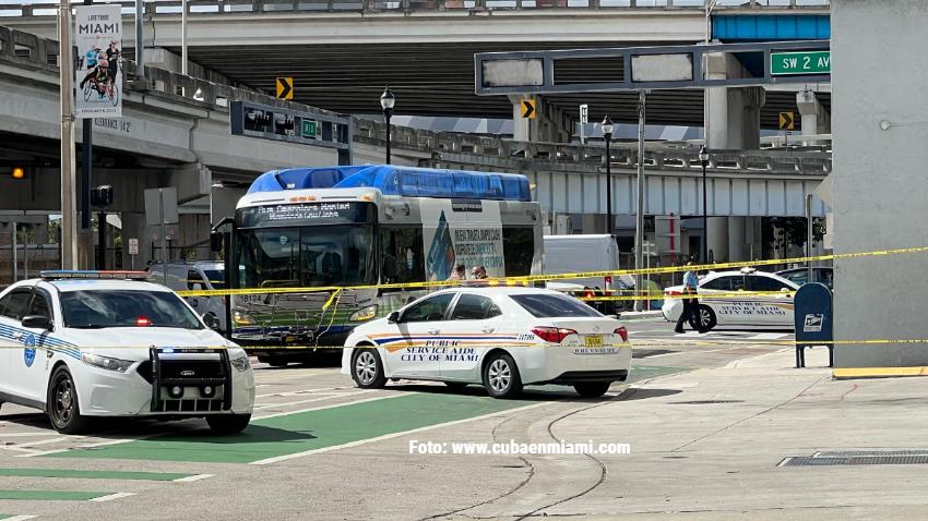 Un peatón murió en el Downtown de Miami tras ser impactado por un autobús  del sistema de transporte de Miami-Dade