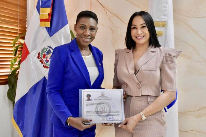 Ex voleibolista cubana Mireya Luis obtiene la nacionalidad dominicana
