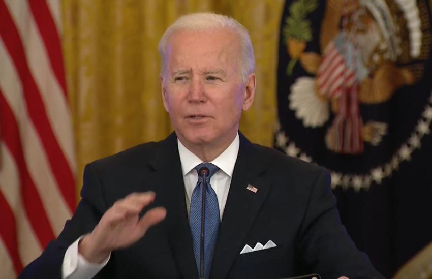 Micrófono abierto capta al presidente Joe Biden ofendiendo a un periodista