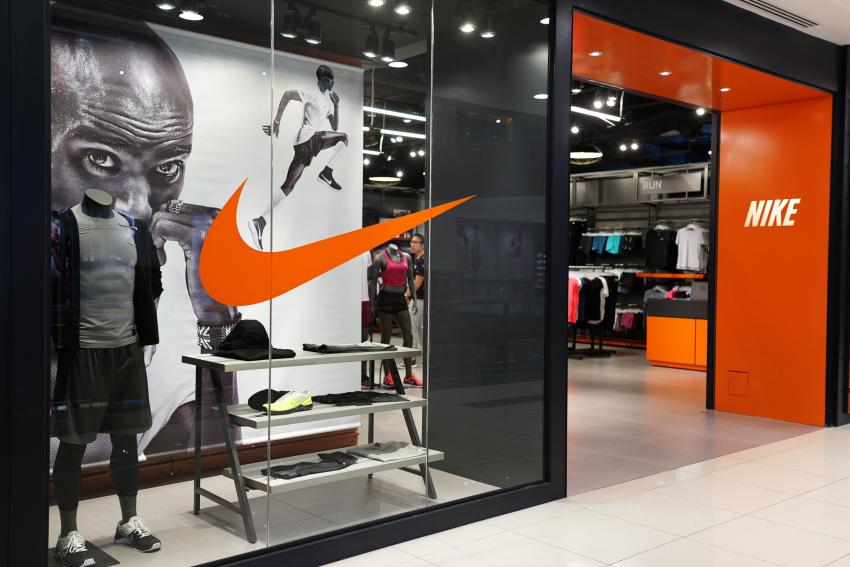Nike y Adidas se alejan de los minoristas externos, y como resultado aumentan los precios de sus productos
