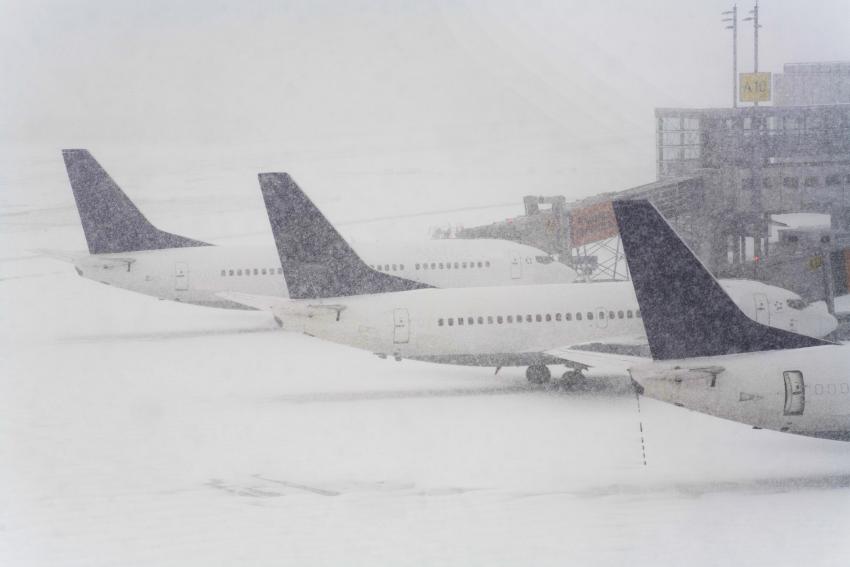 Miles de vuelos cancelados en la costa este de Estados Unidos debido a la tormenta invernal