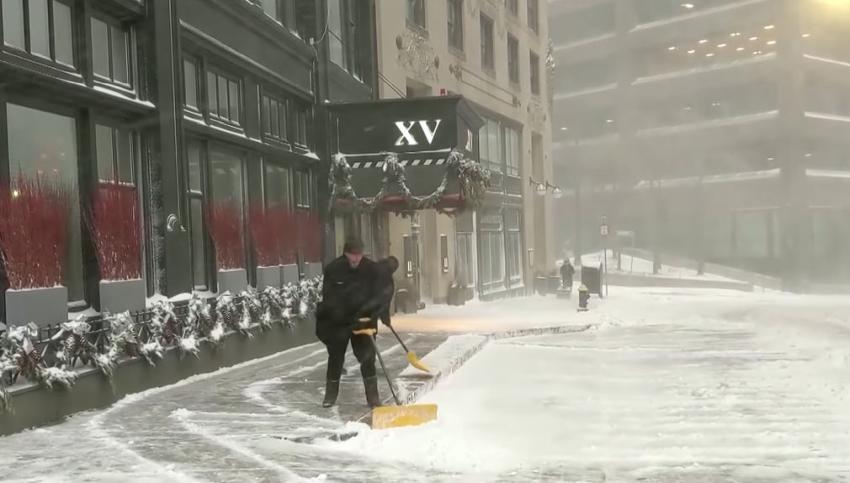 Miles de personas sin electricidad al noreste de EEUU por tormenta invernal