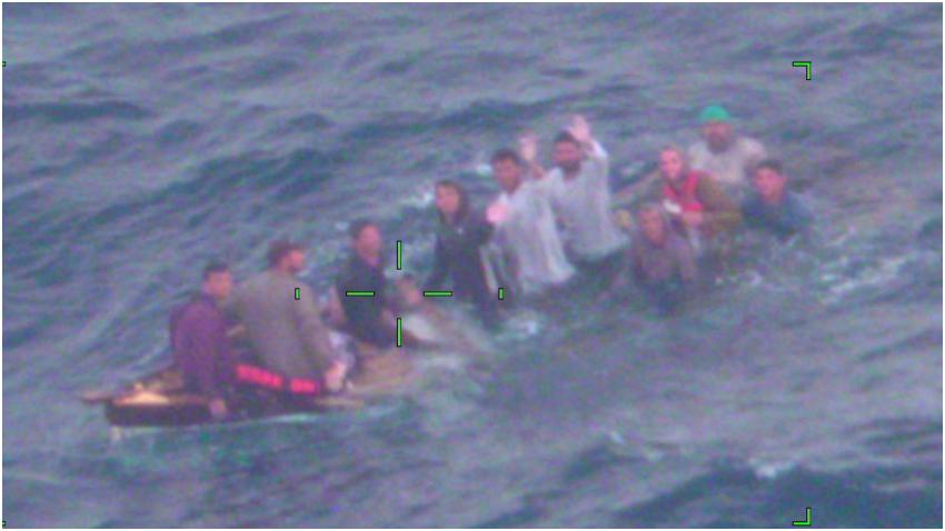 Guardia Costera de Estados Unidos repatria a 6 cubanos interceptados en un bote que hundía