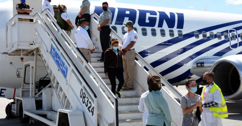 México y Bahamas repatrian a 78 migrantes cubanos