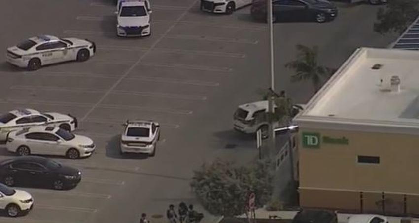 Gran despliegue policial en Miami después de que un intento de robo de banco terminara con un hombre atrincherado
