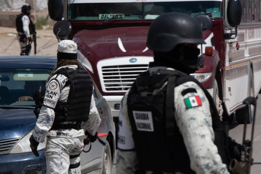 Casi 60 inmigrantes hacinados en el interior de un camión entre ellos también cubanos fueron detenidos en México