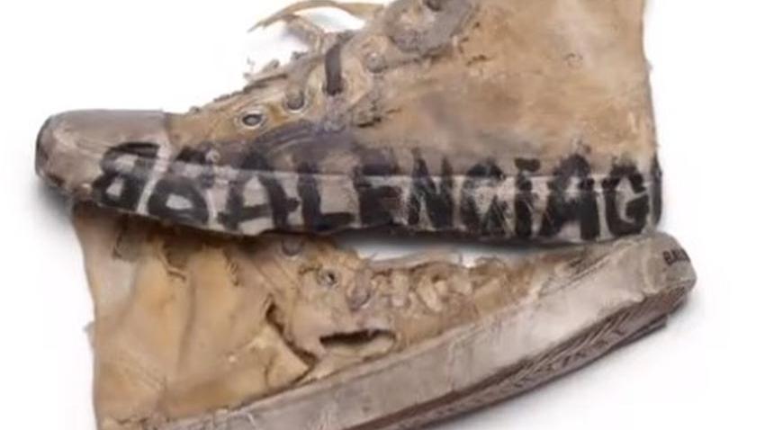 La marca Balenciaga promociona una campaña de zapatos deportivos desgastados en extremo por un valor de $1.850 dólares