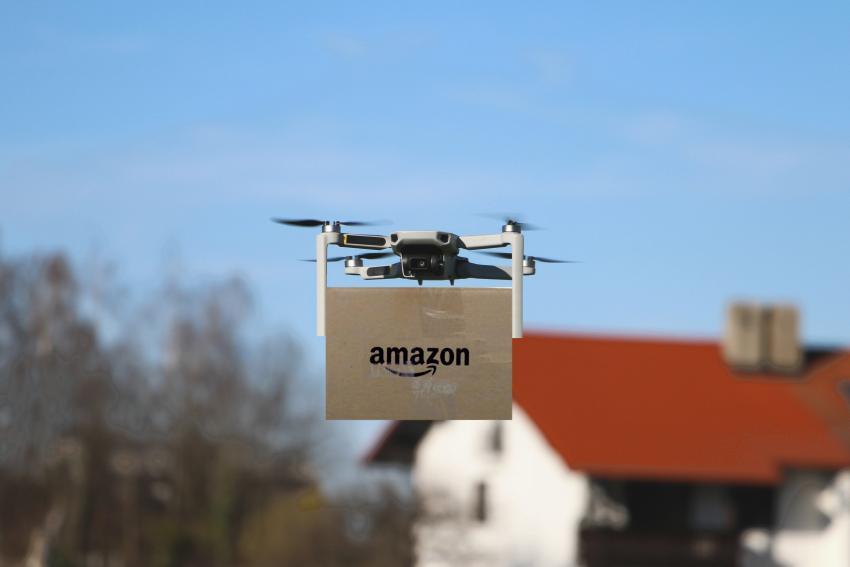 Amazon anuncia entregas de paquetes utilizando drones Prime Air en Estados Unidos
