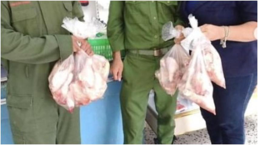 Bolsas de pollo es el premio que recibieron bomberos cubanos que se enfrentaron al incendio en Matanzas