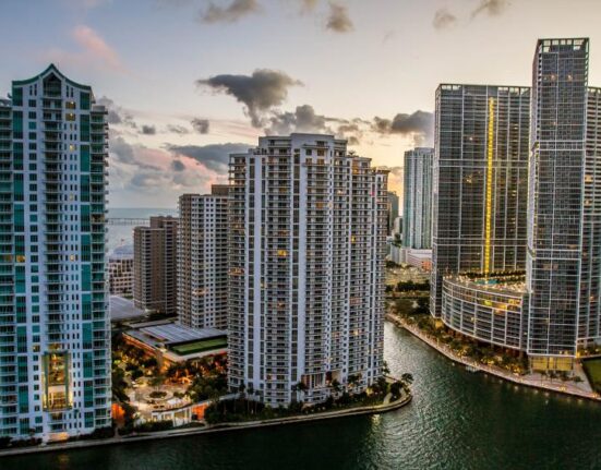 Miami elegida como la mejor ciudad para vivir y trabajar en Estados Unidos si eres extranjero según encuesta