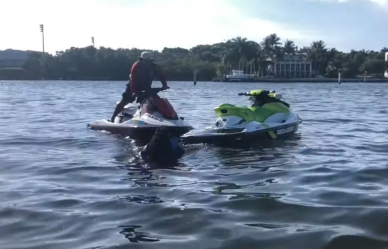 Una mujer sufre herida en la cabeza tras accidente en una moto acuática en Miami-Dade