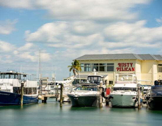 Icónico restaurante Rusty Pelican con la mejor vista de Miami celebra su 50 aniversario